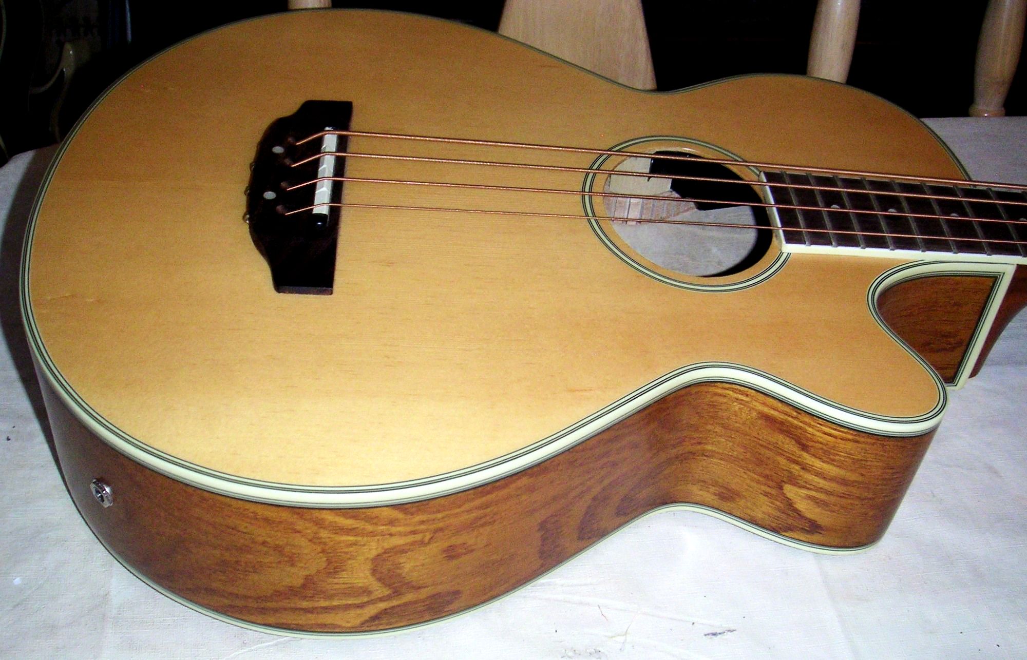 Hohner Bass HAB40 acousticelectric